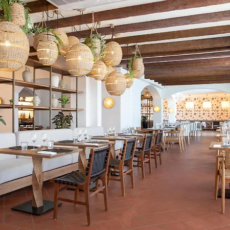 Mangia's Santa Teresa Sardinia, Curio Collection By Hilton Санта-Тереза-Галлура