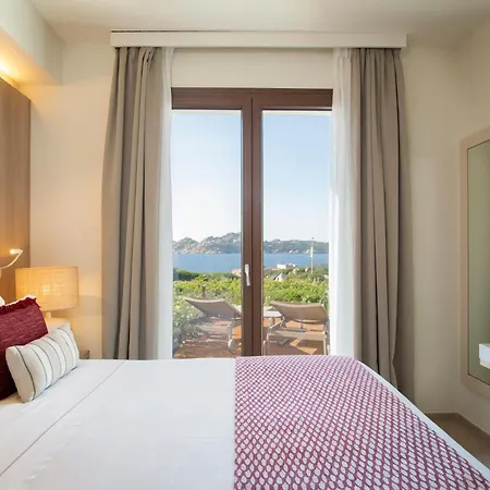 Курортный комплекс Mangia's Santa Teresa Sardinia, Curio Collection By Hilton Санта-Тереза-Галлура