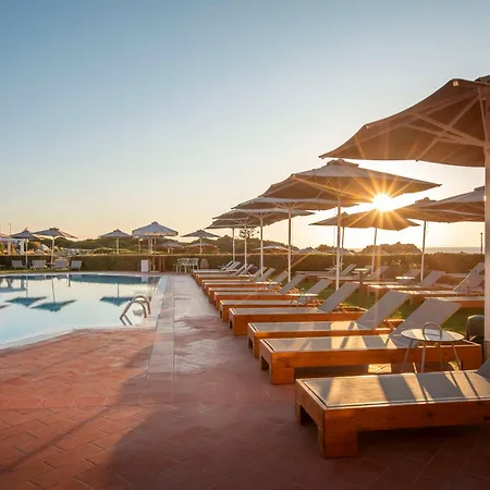 Курортный комплекс Mangia's Santa Teresa Sardinia, Curio Collection By Hilton Санта-Тереза-Галлура