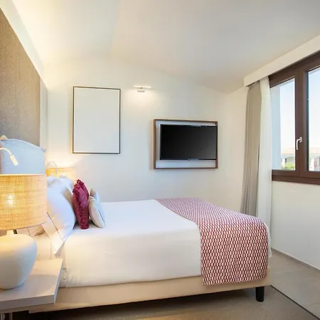 Mangia's Santa Teresa Sardinia, Curio Collection By Hilton 5*