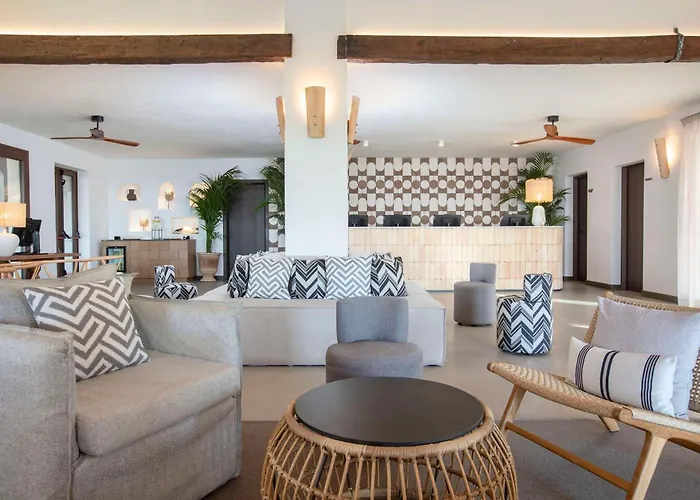 Mangia's Santa Teresa Sardinia, Curio Collection By Hilton