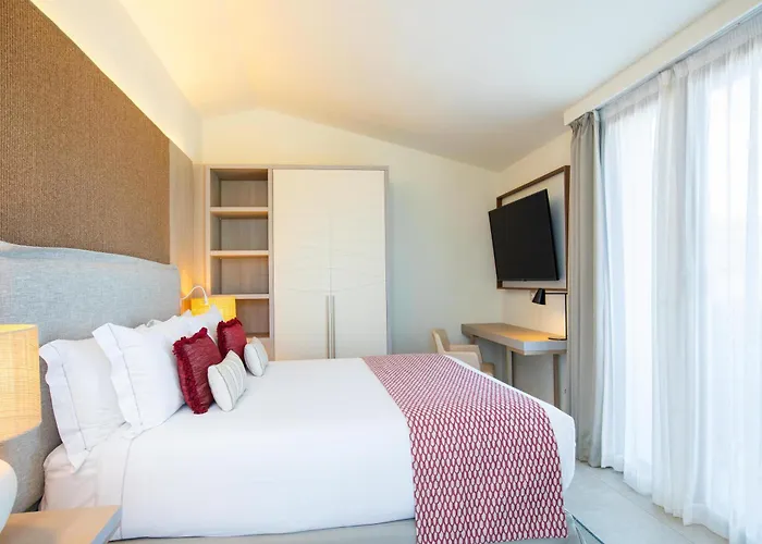 Mangia's Santa Teresa Sardinia, Curio Collection By Hilton 5*