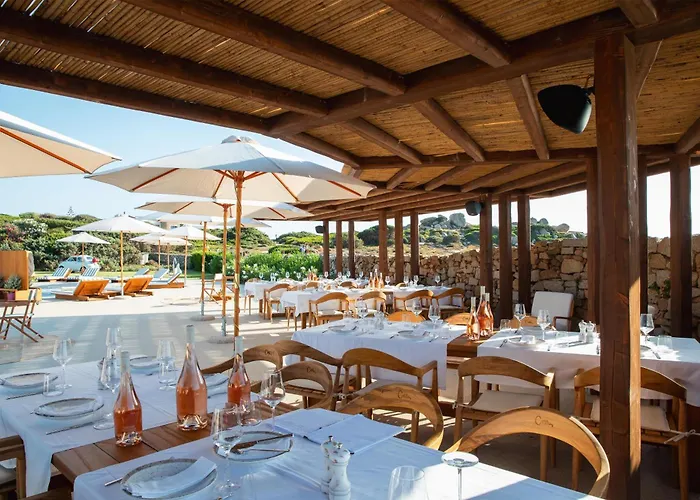 Mangia's Santa Teresa Sardinia, Curio Collection By Hilton Üdülőközpont 5*